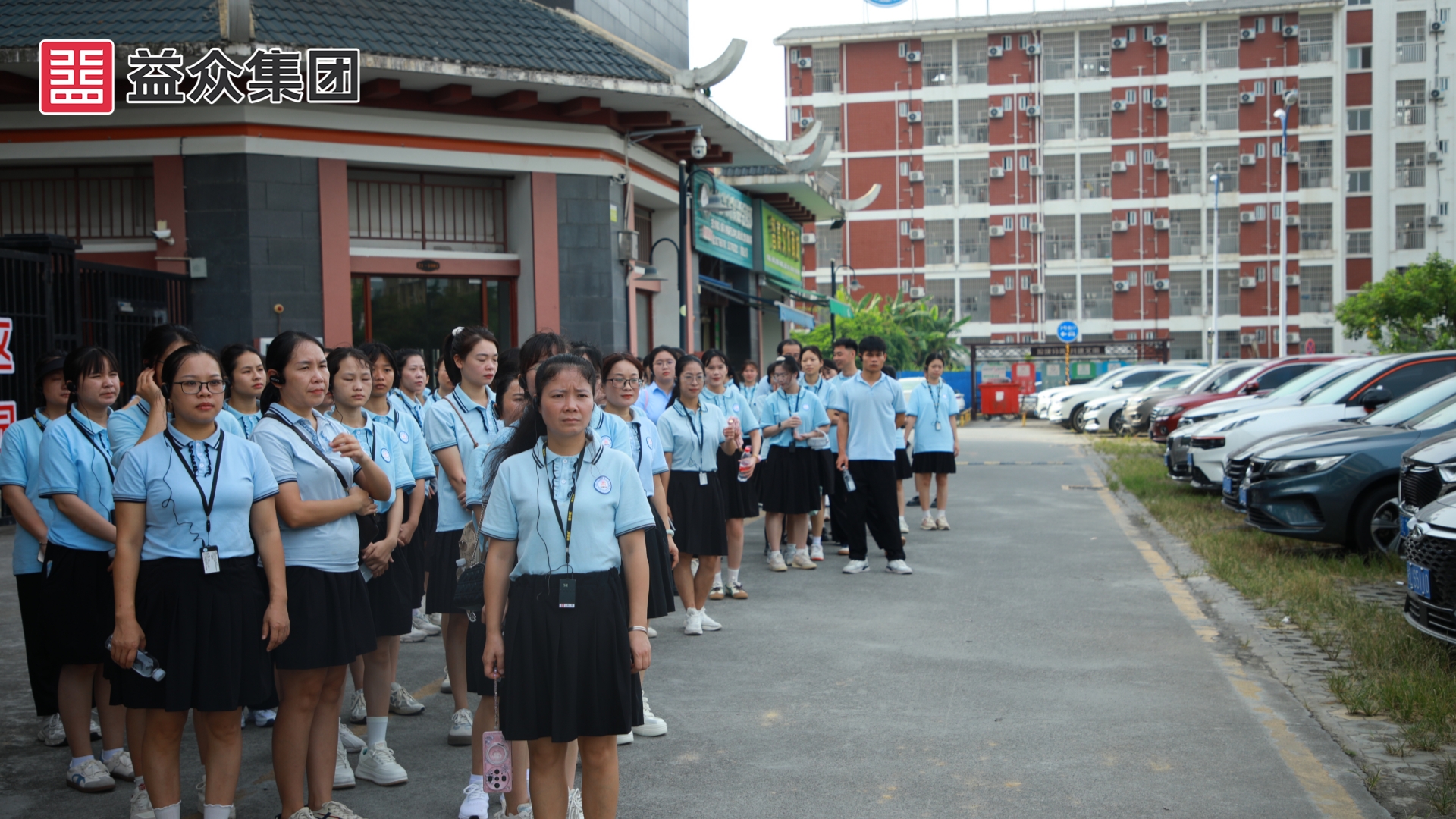 參觀益眾·尚城小區(qū)、右江區(qū)老鄉(xiāng)家園—迎龍易地扶貧搬遷安置小鎮(zhèn) (1)